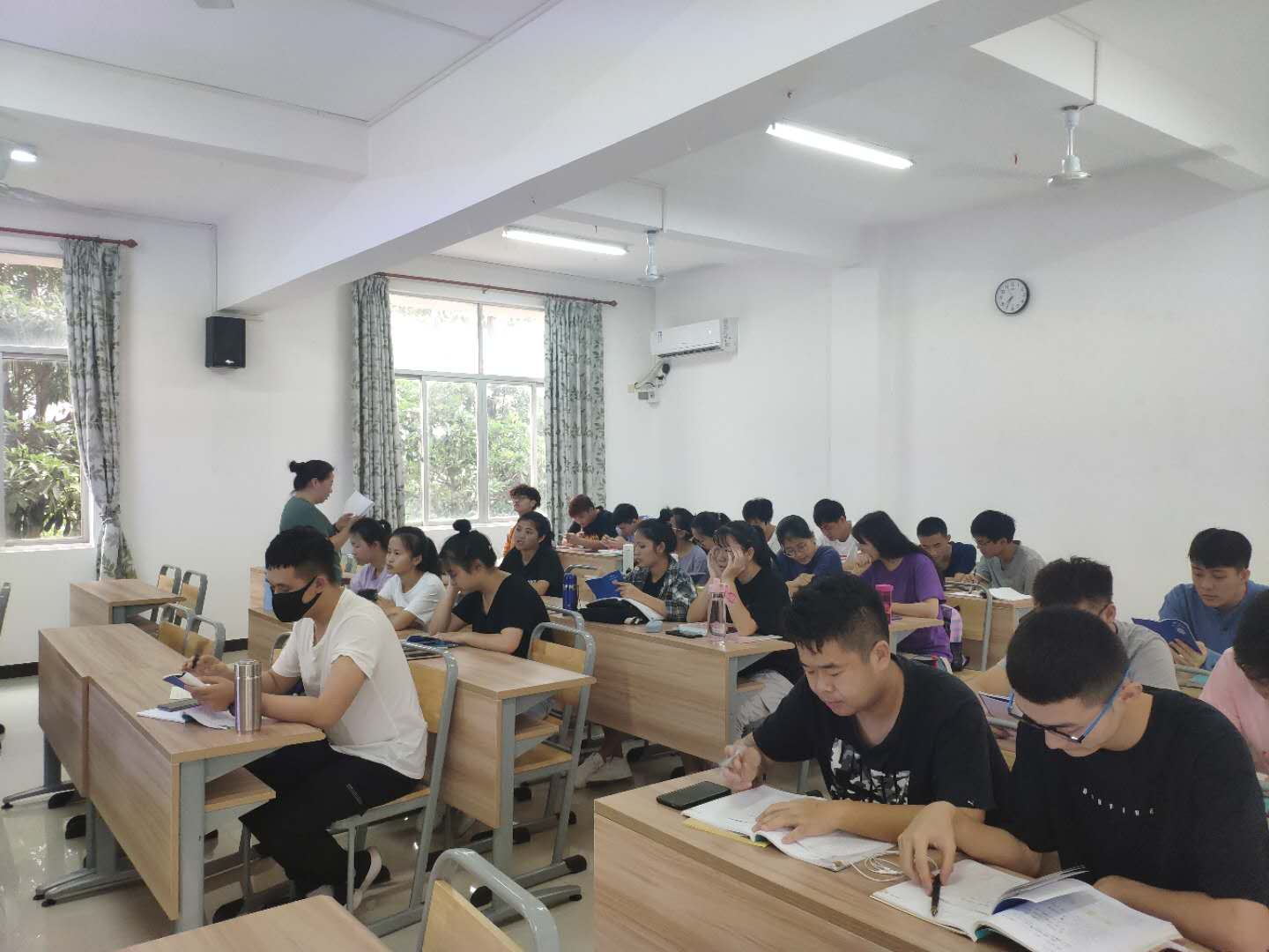 1555925246476394.jpg 英语晨读.jpg