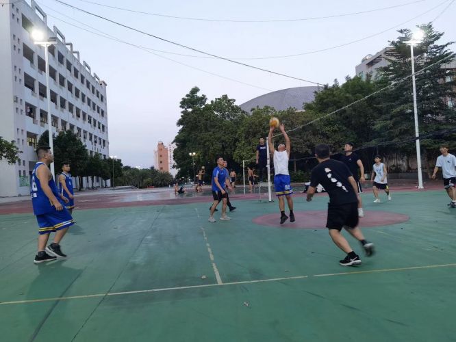学院首届排球赛顺利举行